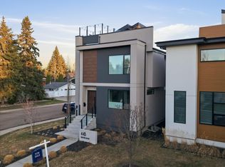 44B Valleyview Cres NW, Edmonton, AB T5R 5S5