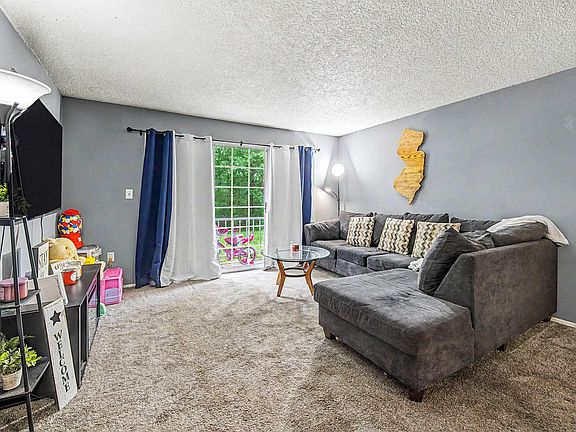 5th image of 130 Iroquois Dr #130