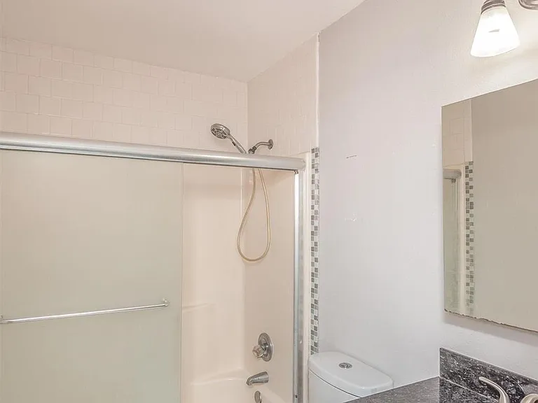 2217 N 61st Ave — Photo 21