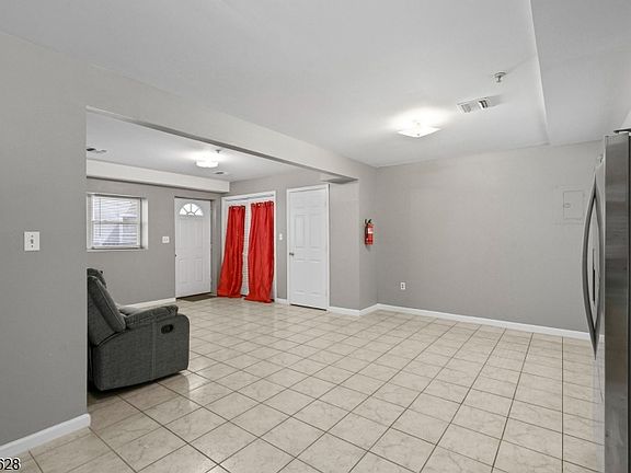 4th image of 19 Halleck St