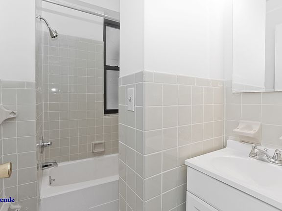 4th image of 450-452 E 81st St #1RW