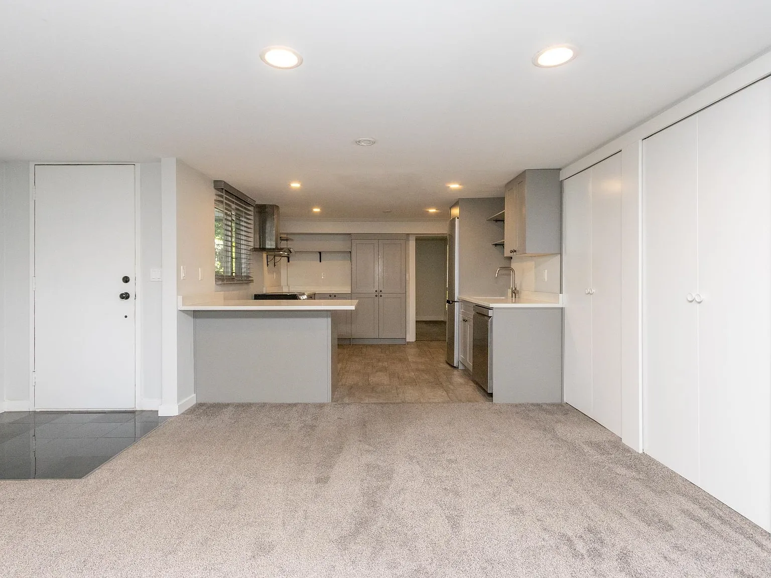 2 bed, 700 sqft, $2,600 — Photo 4
