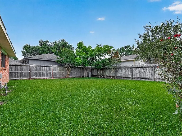 1519 Hitherfield Dr — Photo 17