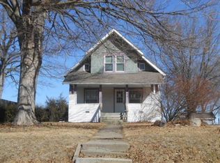 204 N 9th Ave W, Newton, IA 50208