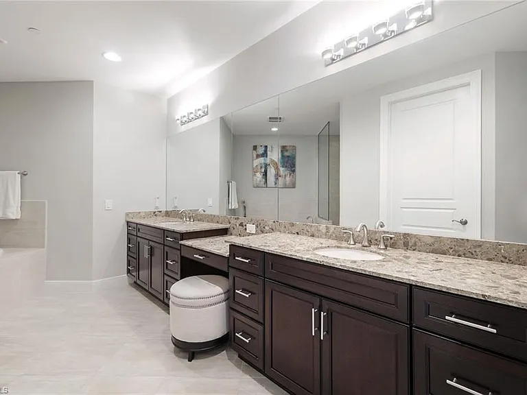 2751 Tiburon Blvd E #201 — Photo 13