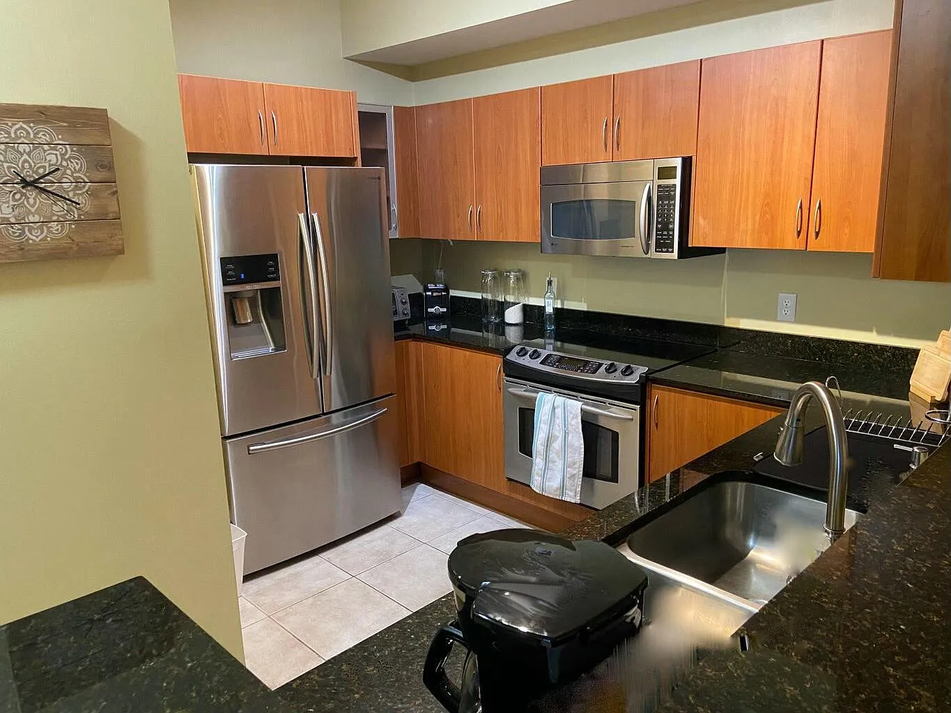 3 bed, 2.0 bath, 1515 sqft, $6,600 — Photo 4