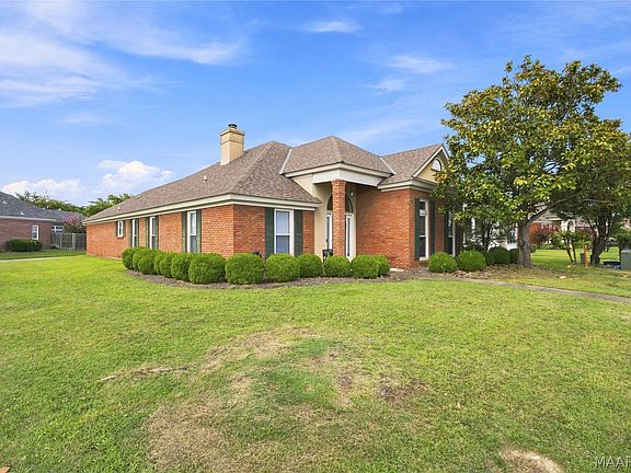 3rd image of 2068 Parkview Dr S