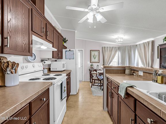 5th image of 14201 Briarwood Dr