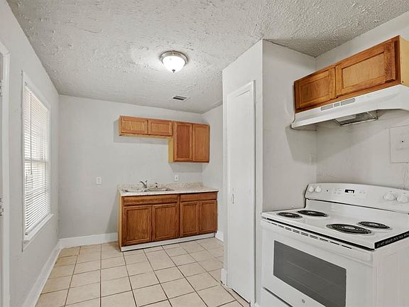 3rd image of 5417 Kenilwood Dr