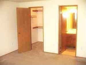 4th image of 9013 Deni Dr NE