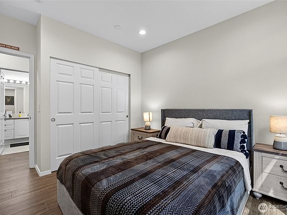 4th image of 12712 Admiralty Way #B301