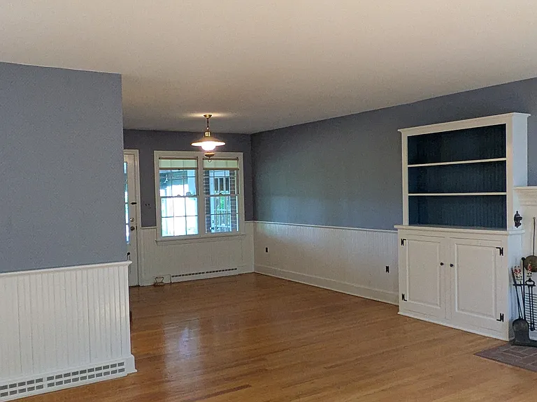 Dining room between kitchen and living room