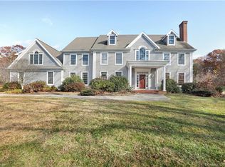 28 Willow Ln, East Lyme, CT 06333