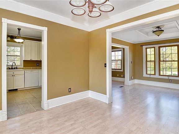 3rd image of 1245 Hollyhock Way