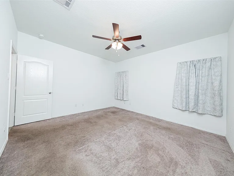 31206 Whitfield Ct — Photo 9