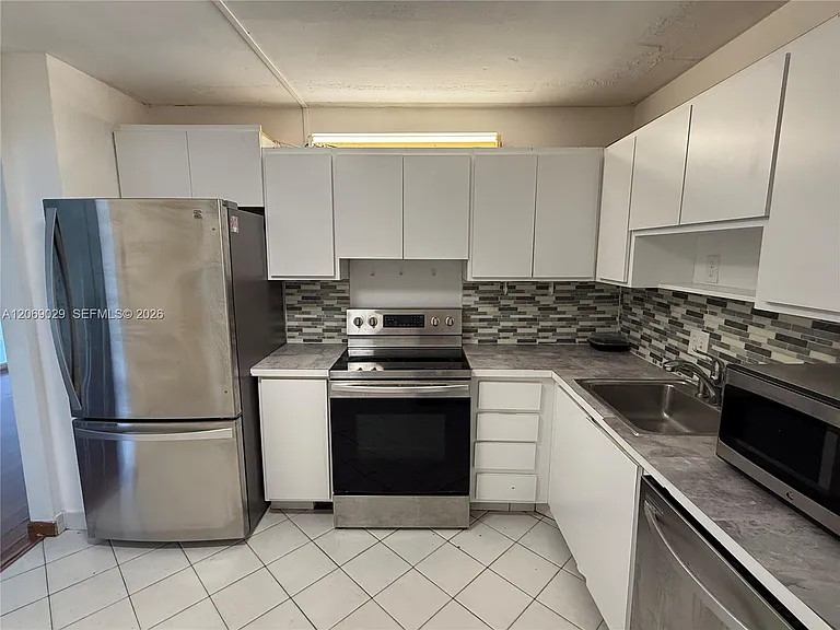 2801 NE 183rd St #1914W — Photo 3