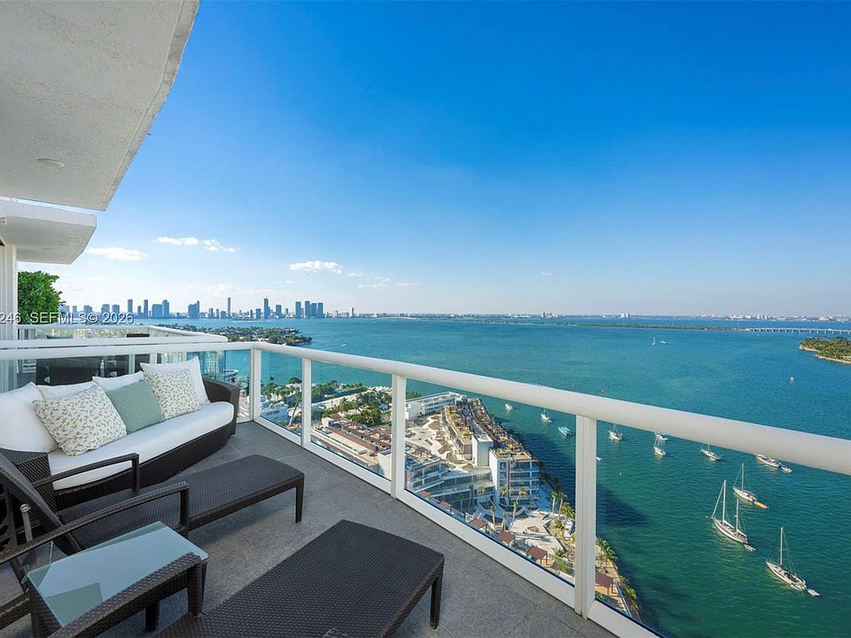 1st image of 10 Venetian Way #Penthouse 2/3