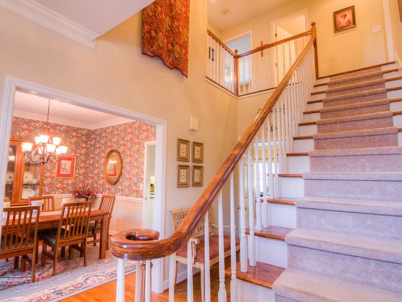 4th image of 201 Meadowsweet Ln