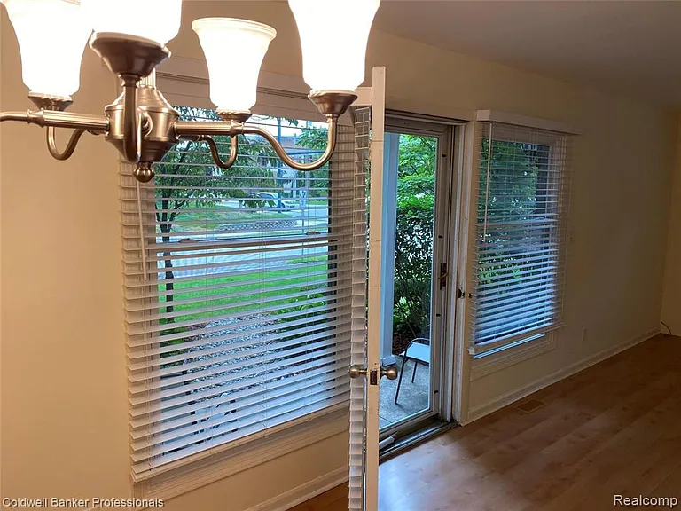 885 N Old Woodward Ave #15 — Photo 9