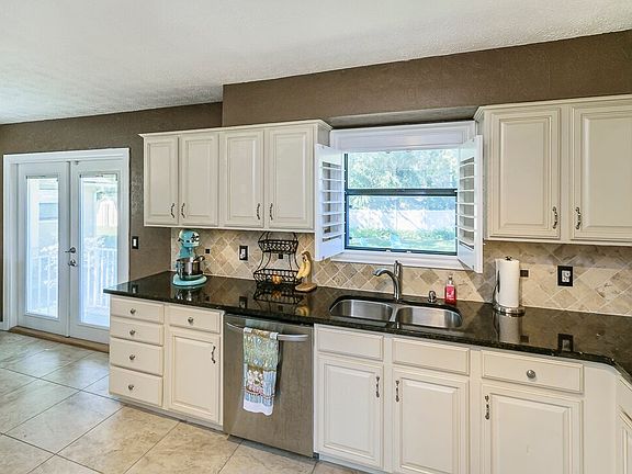 4th image of 954 E Millard Ct