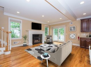18 Lindbergh Ln, Basking Ridge, NJ 07920
