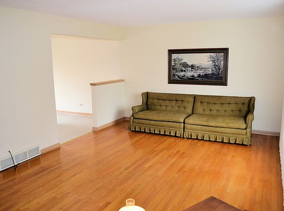 4th image of 16727 Evans Ave