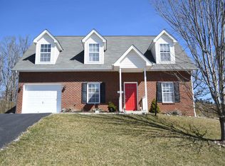 1060 New Village Dr NW, Christiansburg, VA 24073