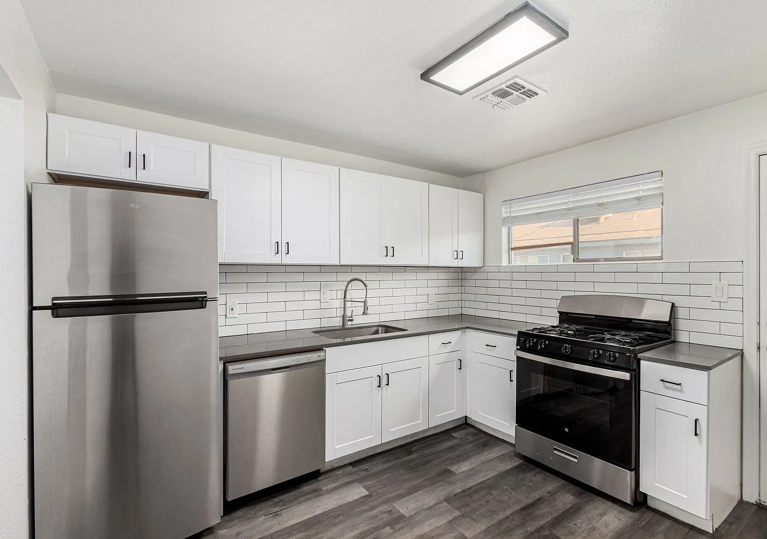 Two Bedroom with Yard & Washer/Dryer - 4 Weeks of Free Rent! — Photo 2