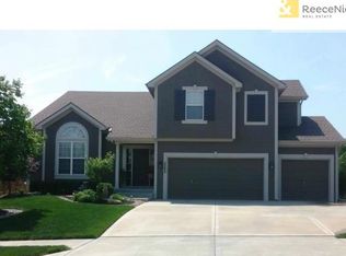 2202 SW Feather Ridge Rd, Lees Summit, MO 64082