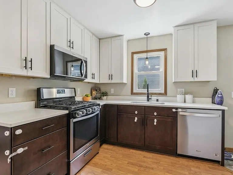 3035 Brunswick Ave S — Photo 3