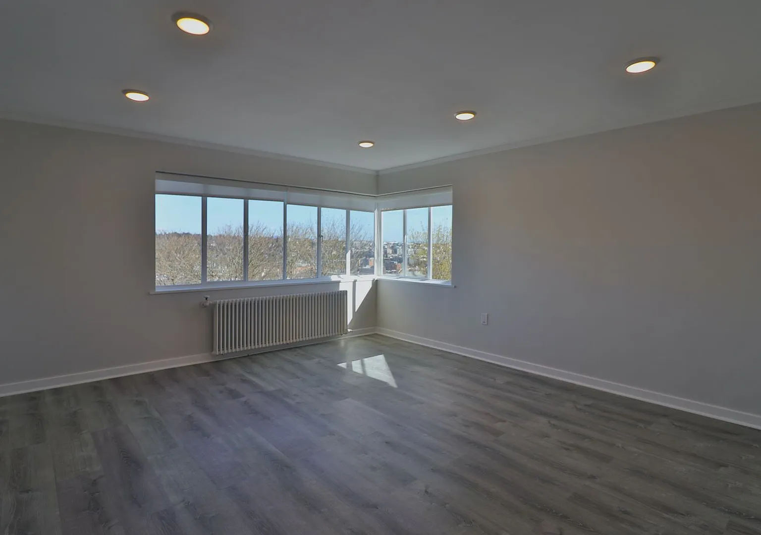 Gorgeous 3 Bedroom Queen Anne Apartment with Views — Photo 3