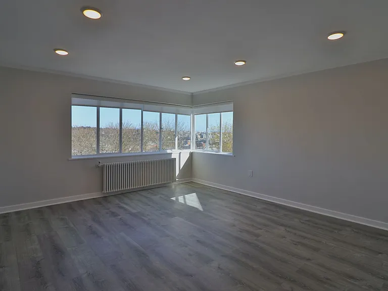 1800 Taylor Ave N #110 — Photo 3