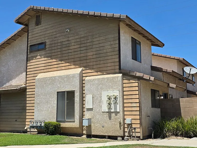 8110 Laborough Dr — Photo 2