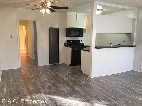 3rd image of 14142 Victory Blvd APT 222