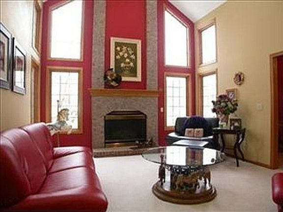 Livingroom with Fireplace