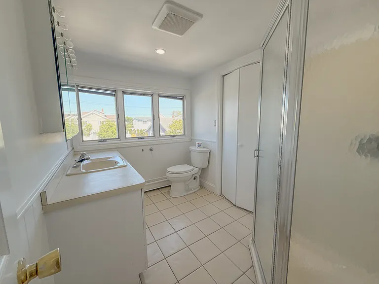 23 Garden City Ave — Photo 10