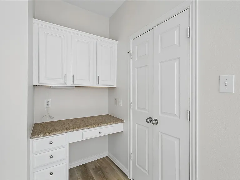 14625 Windsor Ct — Photo 3