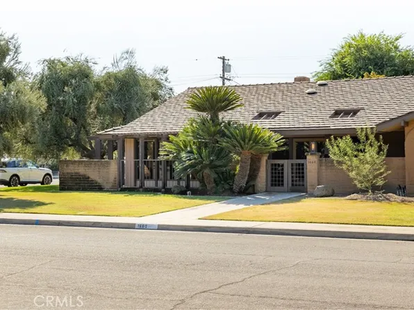 1660 Windsor Dr, Kingsburg, CA 93631