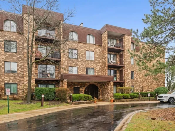 2005 Valencia Dr APT 205D, Northbrook, IL 60062