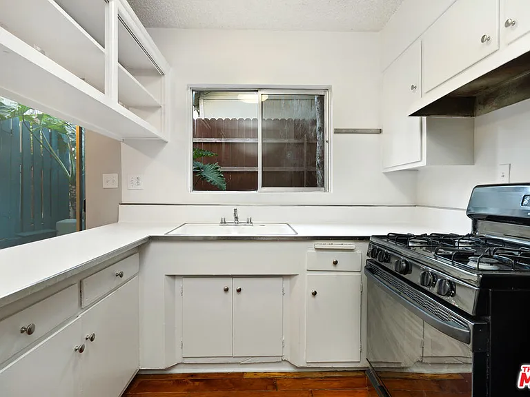 941 N San Vicente Blvd #5 — Photo 10