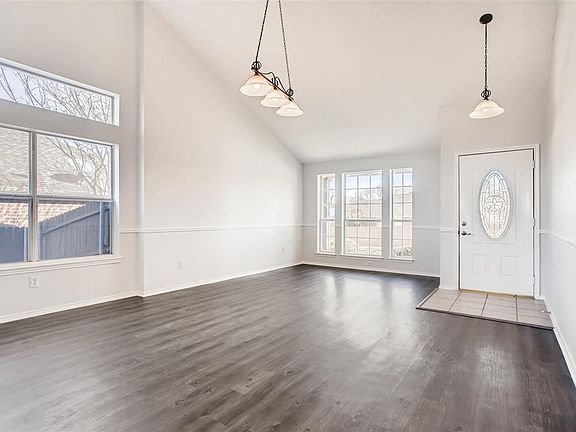 2nd image of 5606 Vista Park Ln