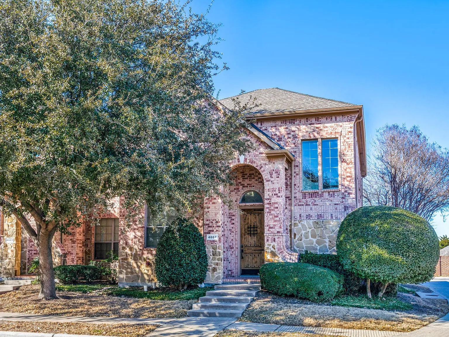3 bed, 2.5 bath, 2319 sqft, $2,950 — Photo 1