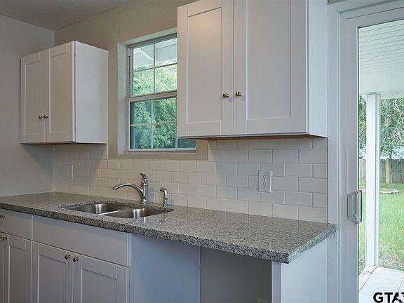 5th image of 1610 N Ardmore Ave