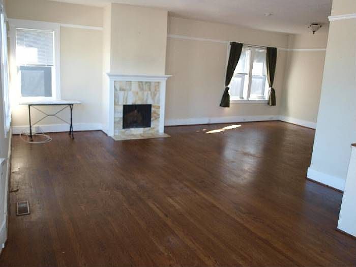Living room w/ Fireplace