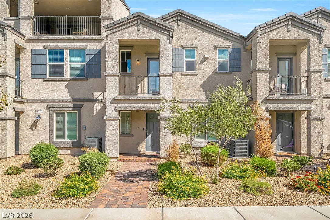 3 bed, 2.0 bath, 1256 sqft, $1,875 — Photo 3