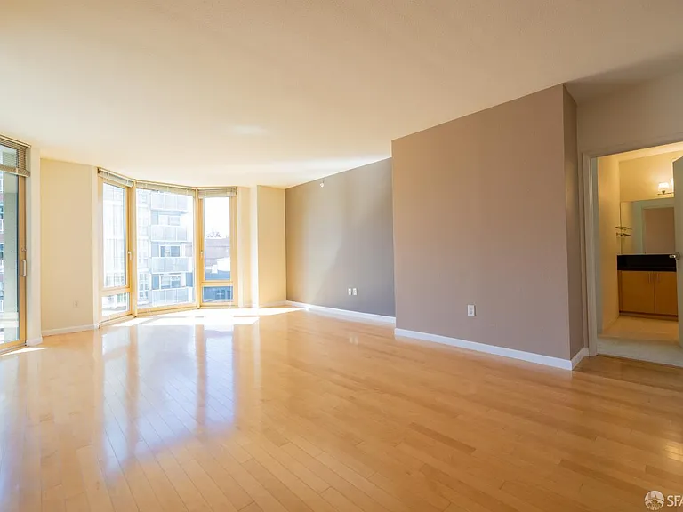 88 King St #606 — Photo 7
