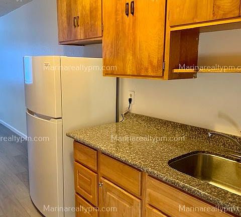 4th image of 636 Amador St