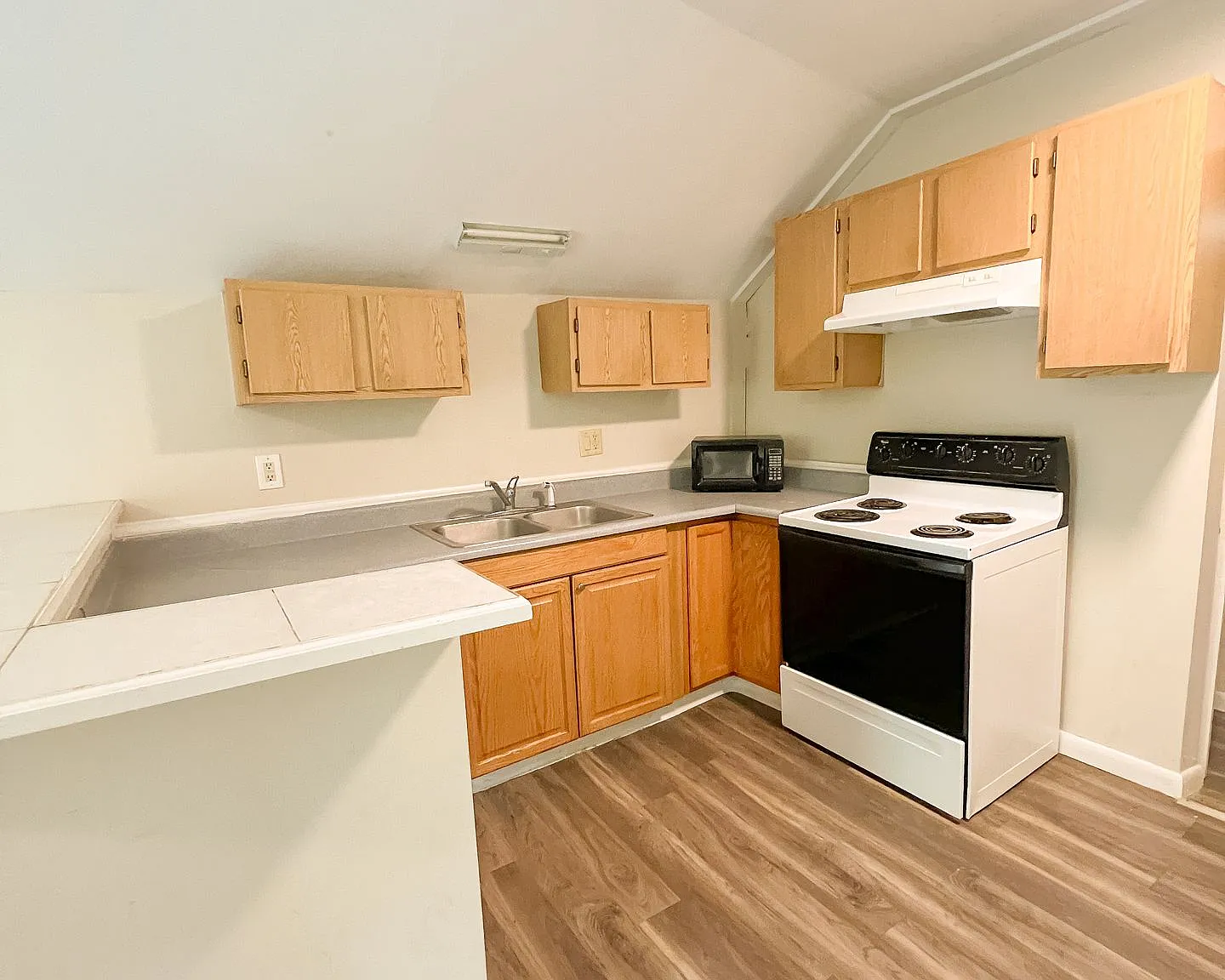 79 Groton — Photo 1