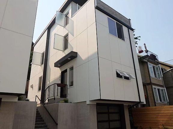 2nd image of 3447 B 22nd Ave W