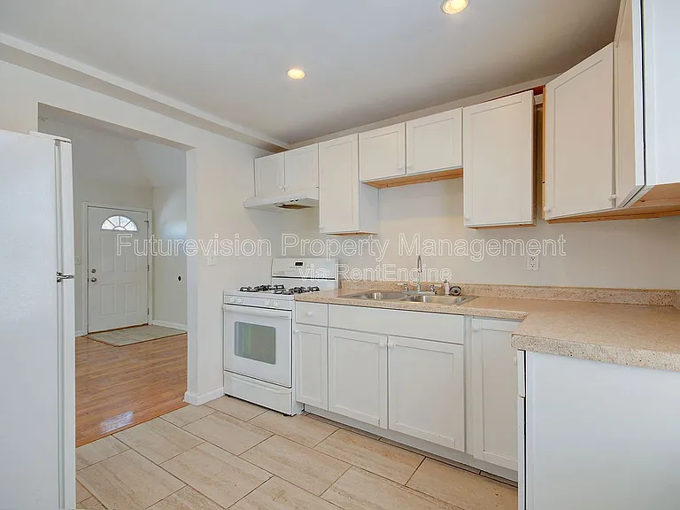 1512 N May St — Photo 5